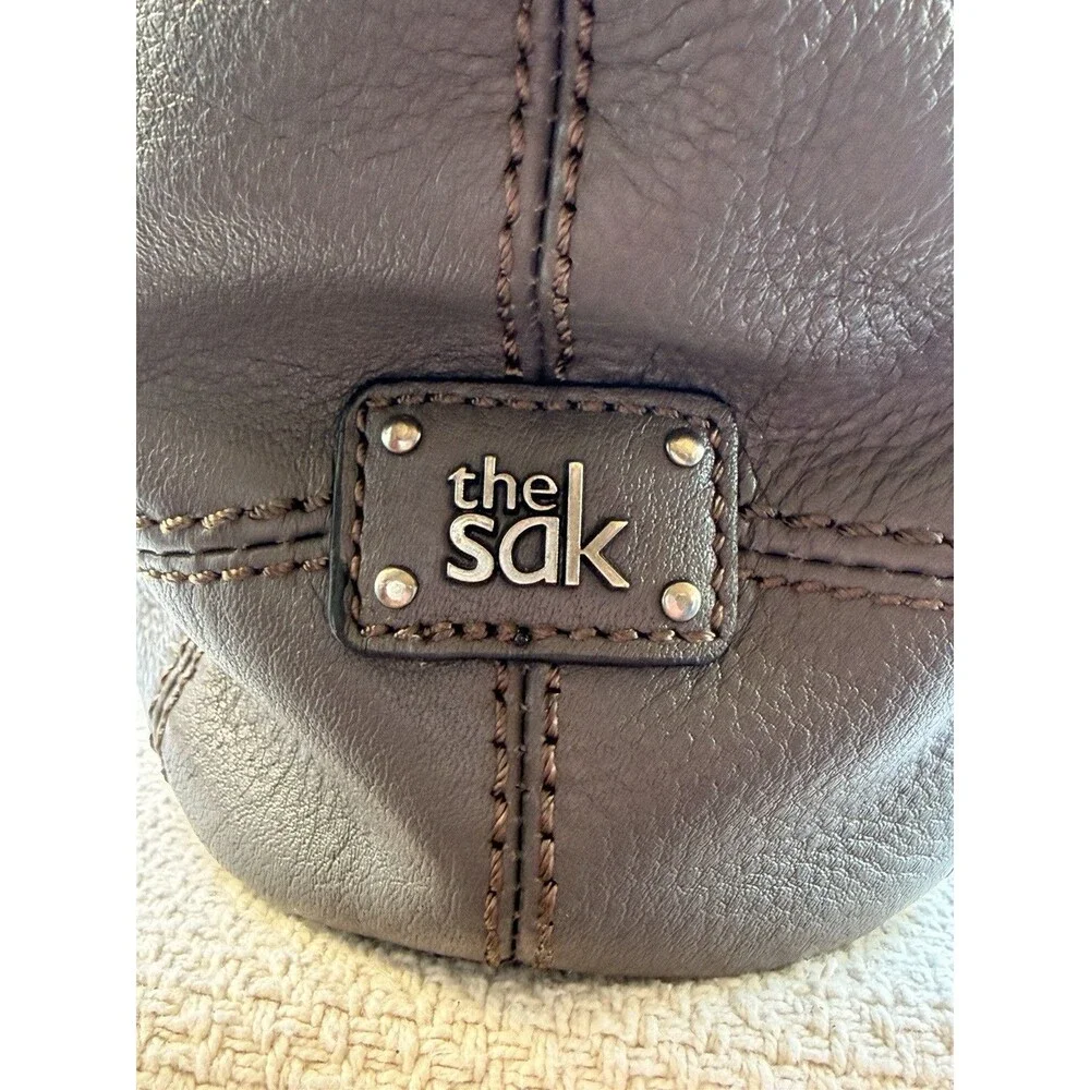 The Sak Gray Pebbled Shoulder Bag Zip Closure Shoulder Strap Inner Pockets